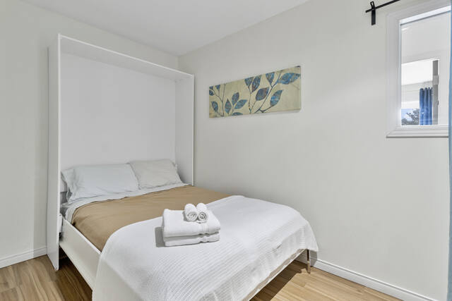 Chambre avec lit escamotable